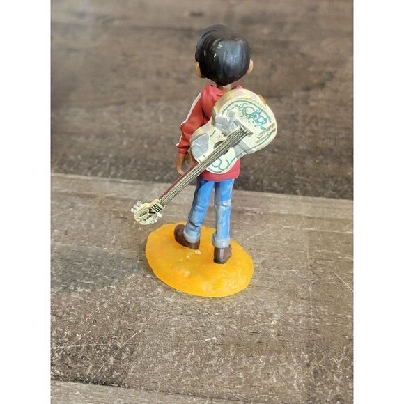 Coco old guitar Miguel Disney Pixar toy figure - Picture 3 of 5